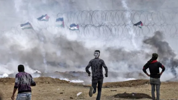 Palestinian protesters demonstrate near the fence on the Israel-Gaza border (AFP/File Photo)	