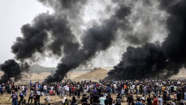 Picture taken on May 4, 2018 from the border with Israel in the north-eastern Gaza strip shows a view of clashes between Palestinians and Israeli Army following the sixth straight Friday of mass demonstrations calling for the right to return to their historic homelands. 
(MAHMUD HAMS / AFP)