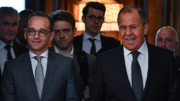 Russian Foreign Minister Sergei Lavrov (R) and his German counterpart Heiko Maas enter a hall during a meeting in Moscow on May 10, 2018. 
(Yuri KADOBNOV / AFP)