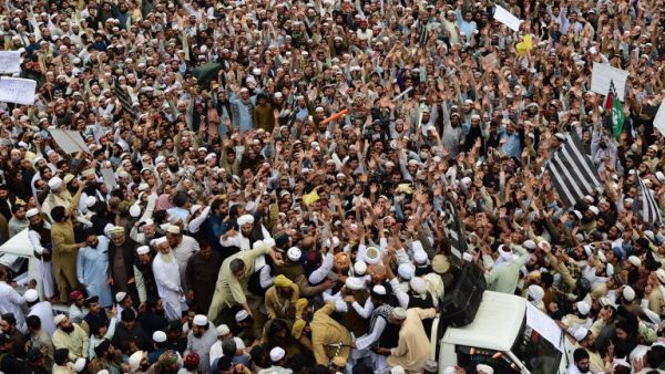 Supporters of Pakistan's religious hardline party Jamiat Ulema Islam (JUI) march during a protest rally following the Supreme Court's decision to acquit Pakistani Christian woman Asia Bibi of blasphemy. ()