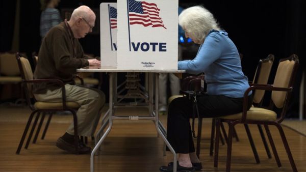 People vote at the Greenspring Retirement center during the mid-term election day in Fairfax, Virginia on November 6, 2018. (ANDREW CABALLERO-REYNOLDS / AFP)

