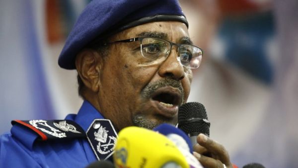 Sudanese President Omar al-Bashir speaks during a meeting with police officials at the headquarters of the "police house" in the capital Khartoum on December 30, 2018. (AFP)
