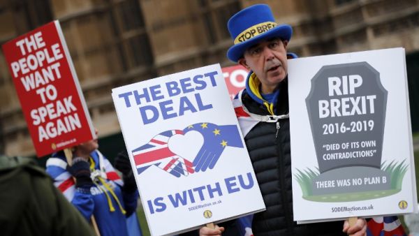 Anti-Brexit campaigner Steve Bray holds pro-EU placards as he demonstrates outside the Houses of Parliament in central London on January 21, 2019. (AFP/ File)
