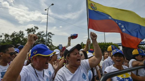 Venezuelans shout "freedom" during the visit of US senator Marco Rubio at the Simon Bolivar international bridge in Cucuta, Colombia, border with San Antonio de Tachira, Venezuela on February 17, 2019