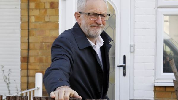 Britain's opposition Labour party leader Jeremy Corbyn leaves his house in north London on March 11, 2019. (Tolga AKMEN / AFP)