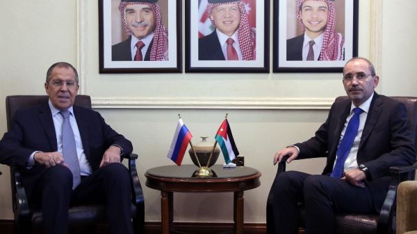 Jordanian Foreign Minister Ayman Safadi (R) meets with his Russian counterpart Sergei Lavrov in the Jordanian capital Amman on April 7, 2019. 
Khalil MAZRAAWI / AFP