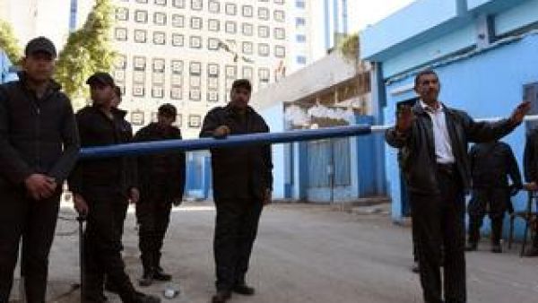 Egyptian security stand guard outside the Zeinhom morgue in Cairo, where the body of Giulio Regeni, a 28-year-old Italian graduate student, is being held on February 4, 2016. (AFP/Mohamed el-Shahed)