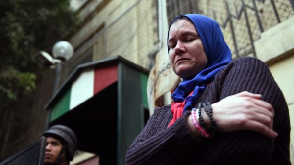 A woman takes part in a rally in memory of Italian student Giulio Regeni, on February 6, 2016. (AFP/Mohamed el-Shaed)