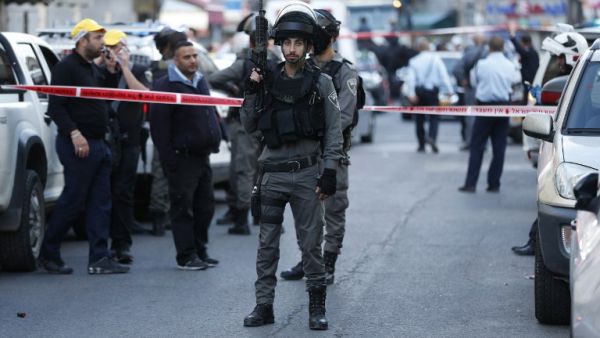 Israeli security forces seal off the area in Arab east Jerusalem's Salahedin street where a shooting attack took place on March 8, 2016. (AFP/Ahmad Gharabli)