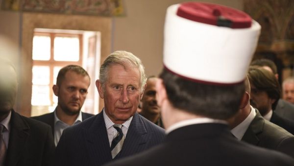 The Prince of Wales, Charles walks visits with Imams the Sinan Pasha mosque in the town of Prizren on March 19, 2016. (AFP/Armend Nimani)