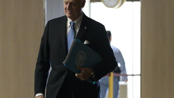 UN Syria envoy Staffan de Mistura arrives to a meeting with members of the opposition during Syrian peace talks at the United Nations Office in Geneva on March 24, 2016. (AFP/Fabrice Coffrini)