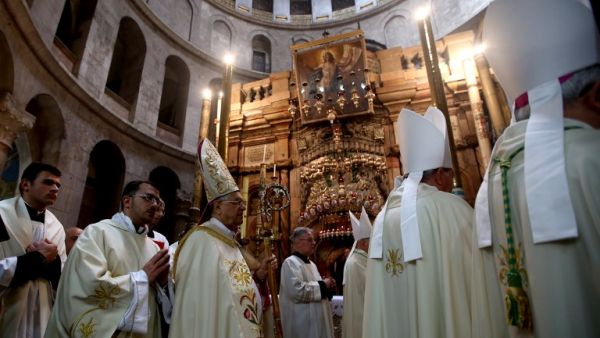 The Latin Patriarch of Jerusalem Fuad Twal (3L) leads the Easter Sunday procession at the Church of the Holy Sepulchre in Jerusalem’s Old City on March 27, 2016. (AFP/Gali Tibbon)