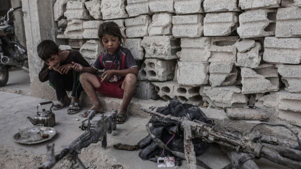 Children look at seized weapons (AFP/File Photo)