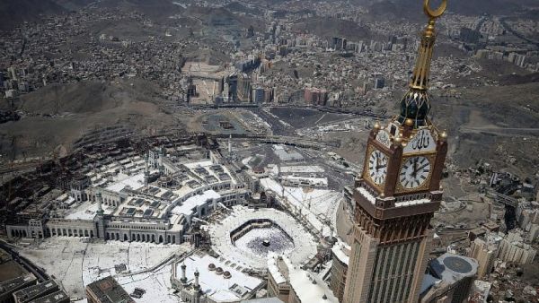 An aerial view shows Muslim pilgrims circumambulating the Kaaba, Islam's holiest shrine, at the Grand Mosque in Saudi Arabia's holy city of Mecca on September 2, 2017, during the annual Hajj pilgrimage. (AFP Photo/Karim Sahib)