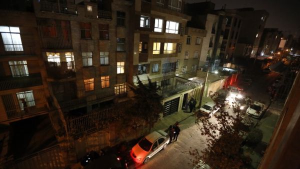 People leave their house and wait in the streets in Tehran overnight on Dec. 21, 2017, after an earthquake was felt in the Iranian capital (ATTA KENARE / AFP)