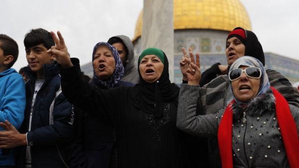 Palestinian Muslim worshippers take part in a demonstration against the US president's decision to recognize Jerusalem as the capital of Israel on Dec. 29, 2017 (Ahmad GHARABLI / AFP)