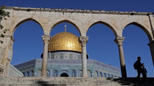 A picture taken on January 10, 2018, shows the Dome of the Rock mosque at the Al-Aqsa mosque compound, in Jerusalem's Old City, following renovation work carried out by the Waqf, a Jordanian-backed body that oversees Muslim religious sites in Jerusalem. 