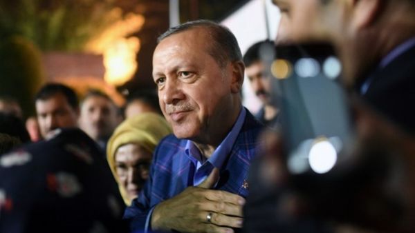 السعي إلى "توافق وطني" بعد الاستفتاء..
