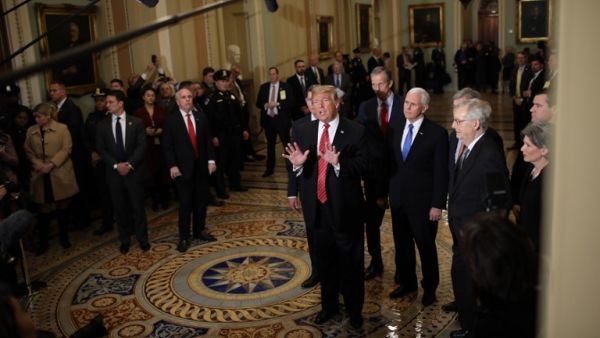 U.S. President Donald Trump and Vice President Mike Pence flanked by Senate Majority Leader Mitch McConnell (R-KY) (2nd R), Sen. Joni Ernst (R) on January 09, 2019. (AFP/File Photo)