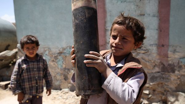 Saudi Arabia issued a directive on Wednesday to transfer $2 billion to Yemen’s central bank to "alleviate the suffering" of the Yemeni people. (AFP)