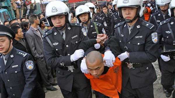 وفي يناير، هاجم رجل مسلح بسكين مدرسة ابتدائية، وأصاب 20 طفلا بجروح.