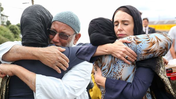 وجهت الشرطة تهمة القتل لرجل يؤمن بتميز العرق الأبيض في واقعة إطلاق النار على المسجدين