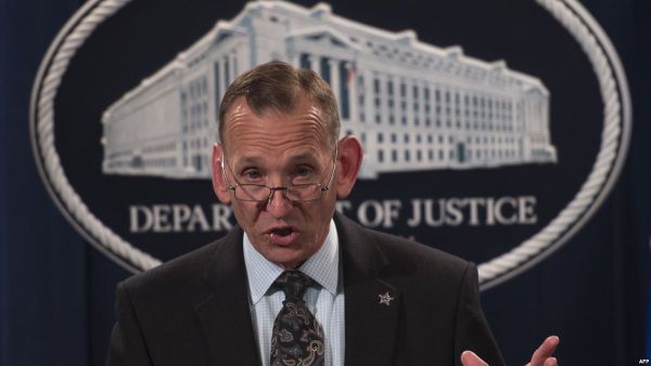 اختار الرئيس ترامب جيمس موراي ليحلّ مكانه، بدءاً من أيار (مايو)» المقبل.