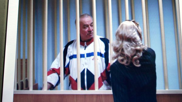 روسيا تطلب القيام بزيارة قنصلية للجاسوس السابق سكريبال وابنته وبريطانيا ترفض

