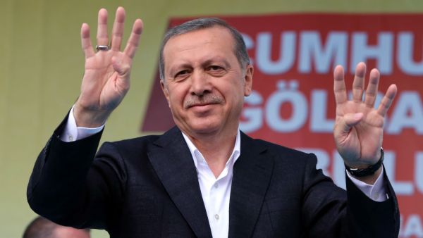 أردوغان: "وتم مؤخرا إعدام 9 شباب، وأنا أصرخ أيها الغرب، يا أوروبا، أين حظركم لتطبيق عقوبة الإعدام؟".

