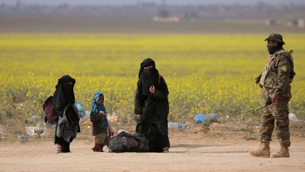 استأنفت قوات سوريا الديمقراطية هجومها على داعش ليلة الأحد