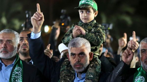 واصل نشطاء فلسطينيون، دعواتهم لحراك شعبي