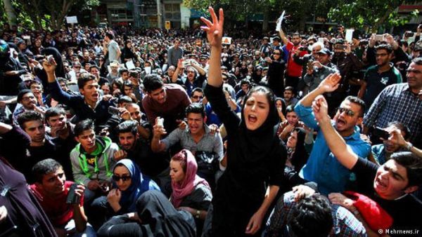  عدم التناسب بين تحديد الحد الأدنى لأجور وارتفاع معدل التضخم في إيران