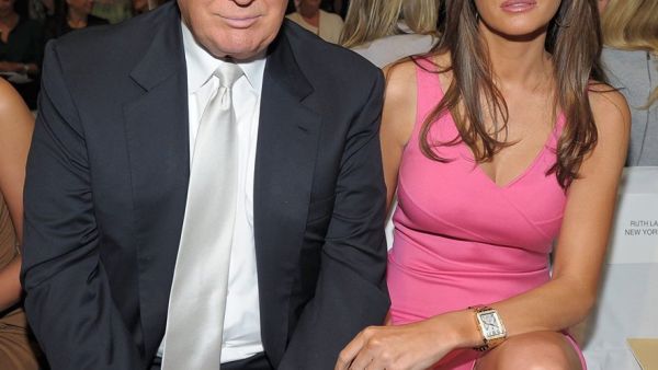 وكان ترامب قد أشاد به ووصفه بالشجاع بينما أدان الآخرين ممن اتفقوا على التعاون مع المحققين ونعتهم بالفئران.

