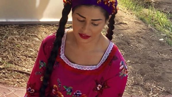 منة فضالي فلاحة في فيلم (الموقف)