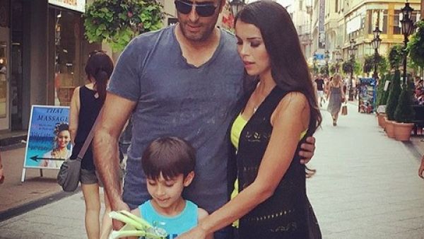 ياخور ينشر صورة لزوجته وابنه لبتفاجىء بهجوم شرس!