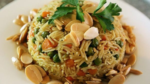 الأرز المبهر بالخضار والمكسرات