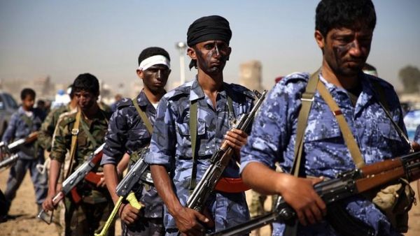 Houthi Rebels break ceasefire deal return to fighting Yemeni government forces. (AFP/File)