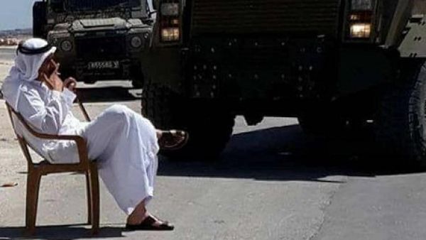 وشو يعني؟ طز فيكم.. بدي ادخن