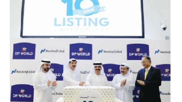 سلطان بن سليّم وعيسى كاظم وحامد علي ويوفراج نارايان خلال الاحتفال 