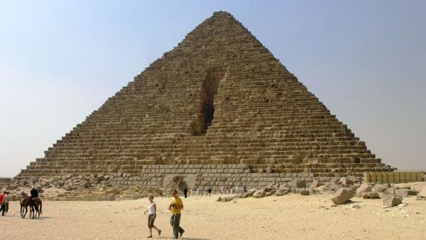 روبوت بوصة ونصف لفك ألغاز الأهرامات