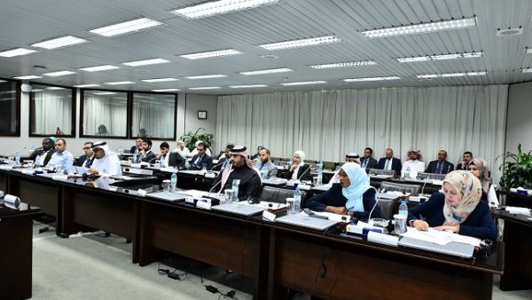 تركّز الدورة على أهمية إدارة الاحتياطيات الأجنبية الرسمية وكيفية المحافظة على سلامتها وتنميتها على نحو يضمن تحقيق التوازن بين السيولة والأمان من ناحية والعائد المعقول من ناحية أخرى. تركّز الدورة على أهمية إدارة الاحتياطيات الأجنبية الرسمية وكيفية المحافظة على سلامتها وتنميتها على نحو يضمن تحقيق التوازن بين السيولة والأمان من ناحية والعائد المعقول من ناحية أخرى.