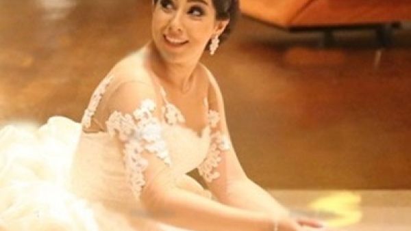 آيتن عامر تحتفل بذكرى زواجها الاولى في المستشفى