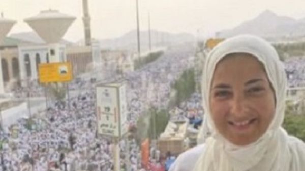 دنيا سمير غانم تؤدي مناسك الحج