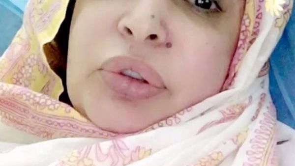 بدرية أحمد تخرج من العملية بالحجاب