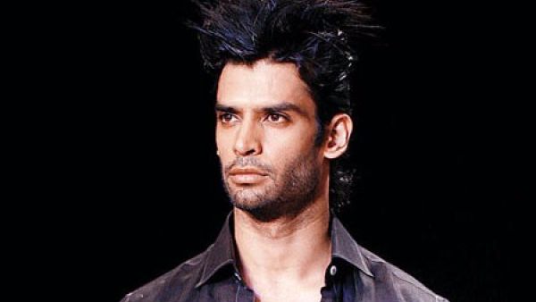 غوراف أرورا قبل التحويل