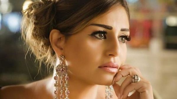 منة فضالي تستغيث بجمهورها من مجهول يطاردها