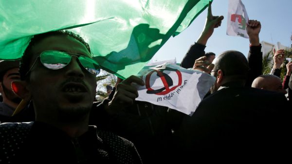 من احتجاجات لا للعهدة الخامسة