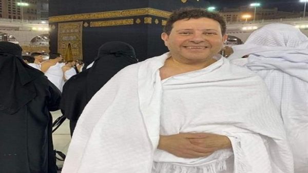 هاني شاكر يؤدي مناسك العمرة