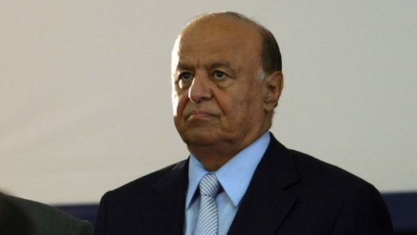 أطاح الرئيس هادي برئيس أركان الجيش، اللواء طاهر العقيلي، من منصبه