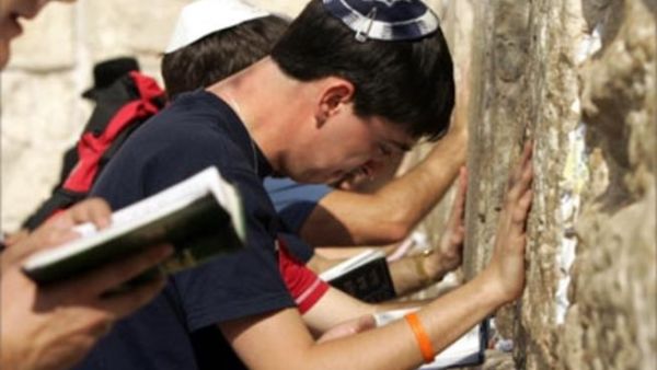 امام حائظ المبكى